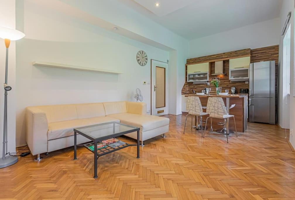 Apartamento Josef Manes Birth House, Sights Walkable, Old Town Square